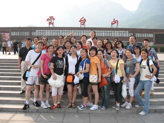 万德全体员工赴云台山、龙门石窟旅游